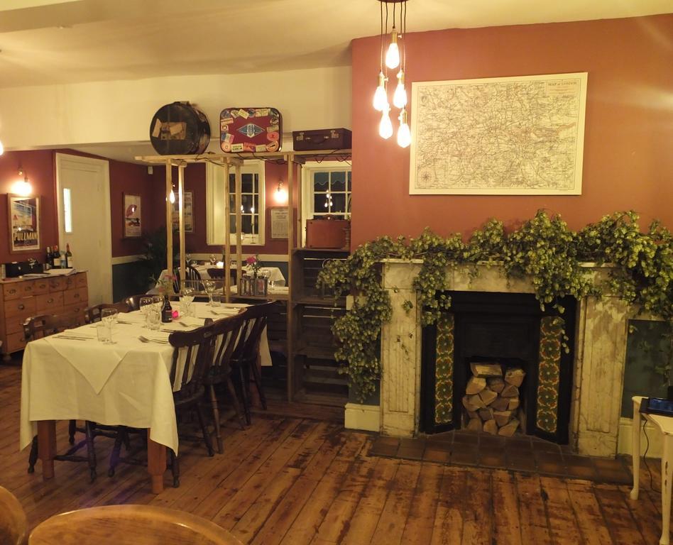 Railway Hotel フェイバーシャム エクステリア 写真