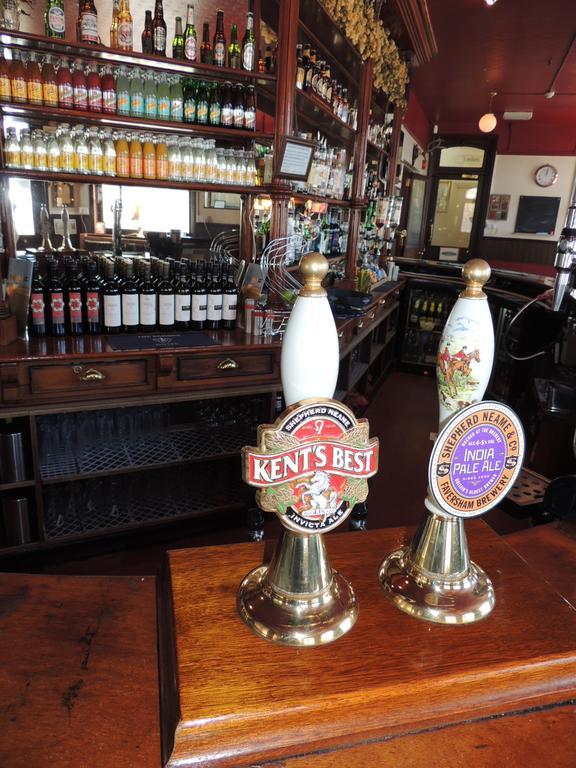 Railway Hotel フェイバーシャム エクステリア 写真