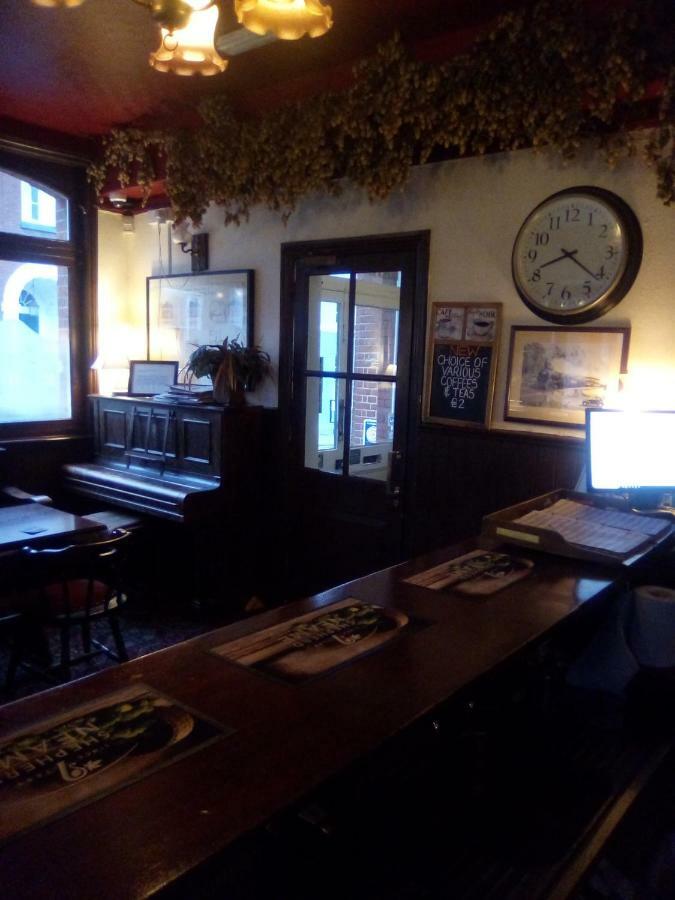 Railway Hotel フェイバーシャム エクステリア 写真